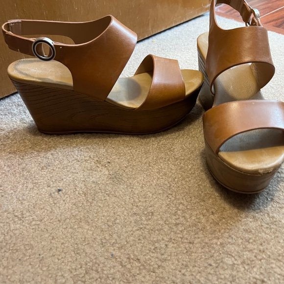 Aldo Wedge Heels - Picture 2 of 2